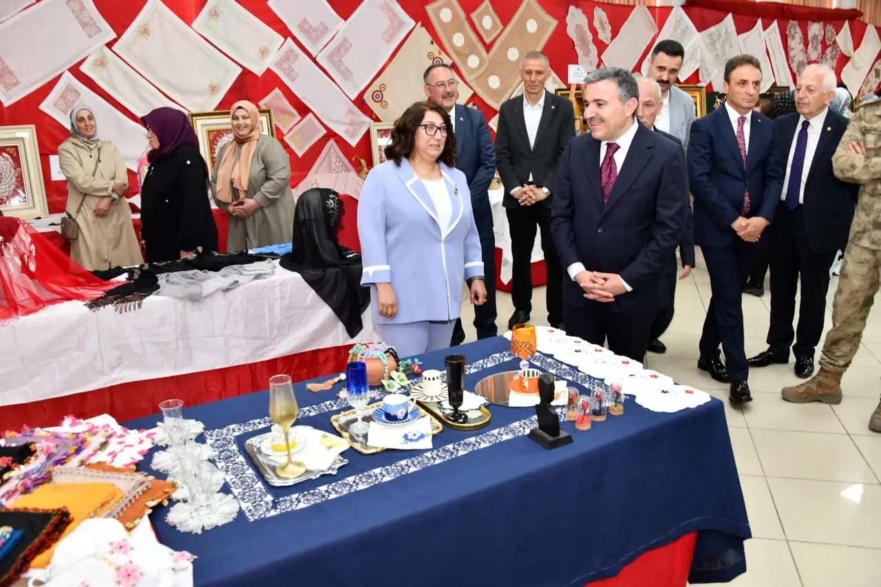 Gümüşhane'de Binlerce Kursiyerin El Emeği Göz Nuru Görücüye Çıktı! 39