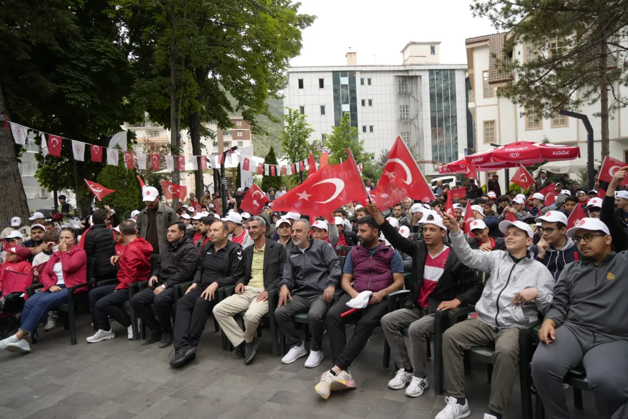 Gümüşhane'de Dünya Kupası heyecanı: Vatandaşlar dev ekran karşısında buluştu 5