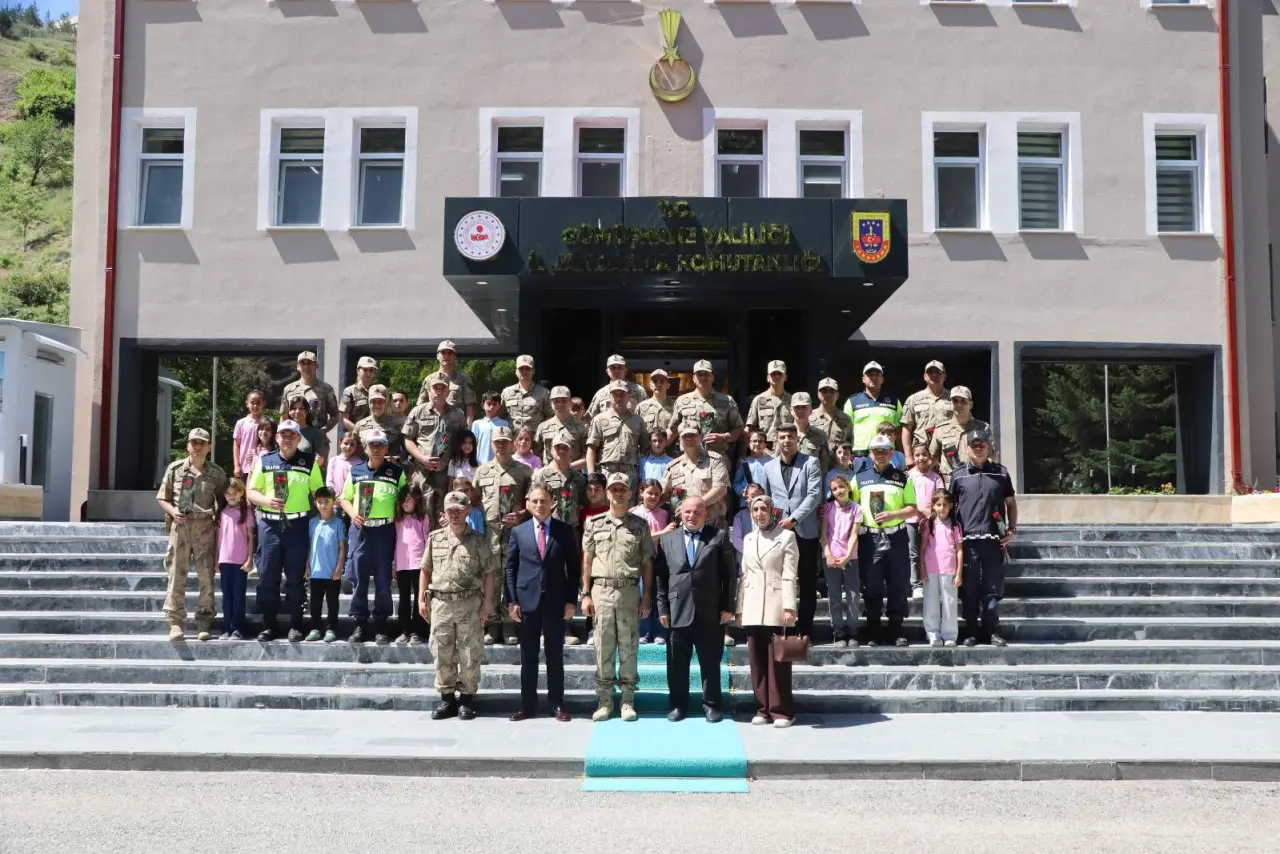 Gümüşhane'de ilkokul öğrencilerinden Jandarma teşkilatına 187. yıl sürprizi 5