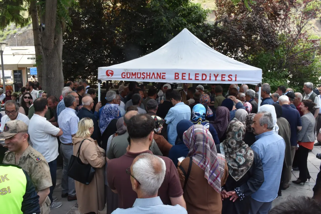 Gümüşhane'de Muharrem Ayı Bereketi: Fatih Parkı'nda Bin Kişilik Aşure İkramı 7