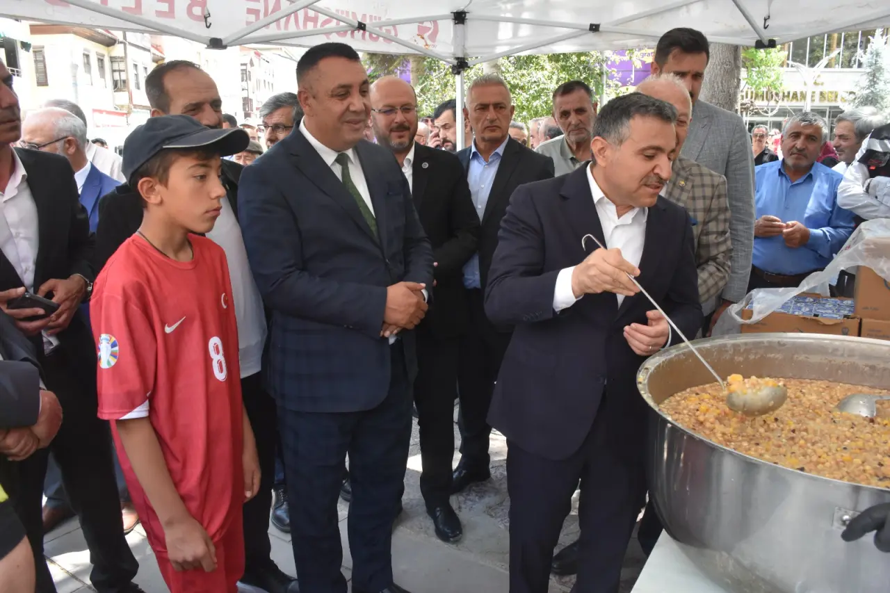 Gümüşhane'de Muharrem Ayı Bereketi: Fatih Parkı'nda Bin Kişilik Aşure İkramı 1
