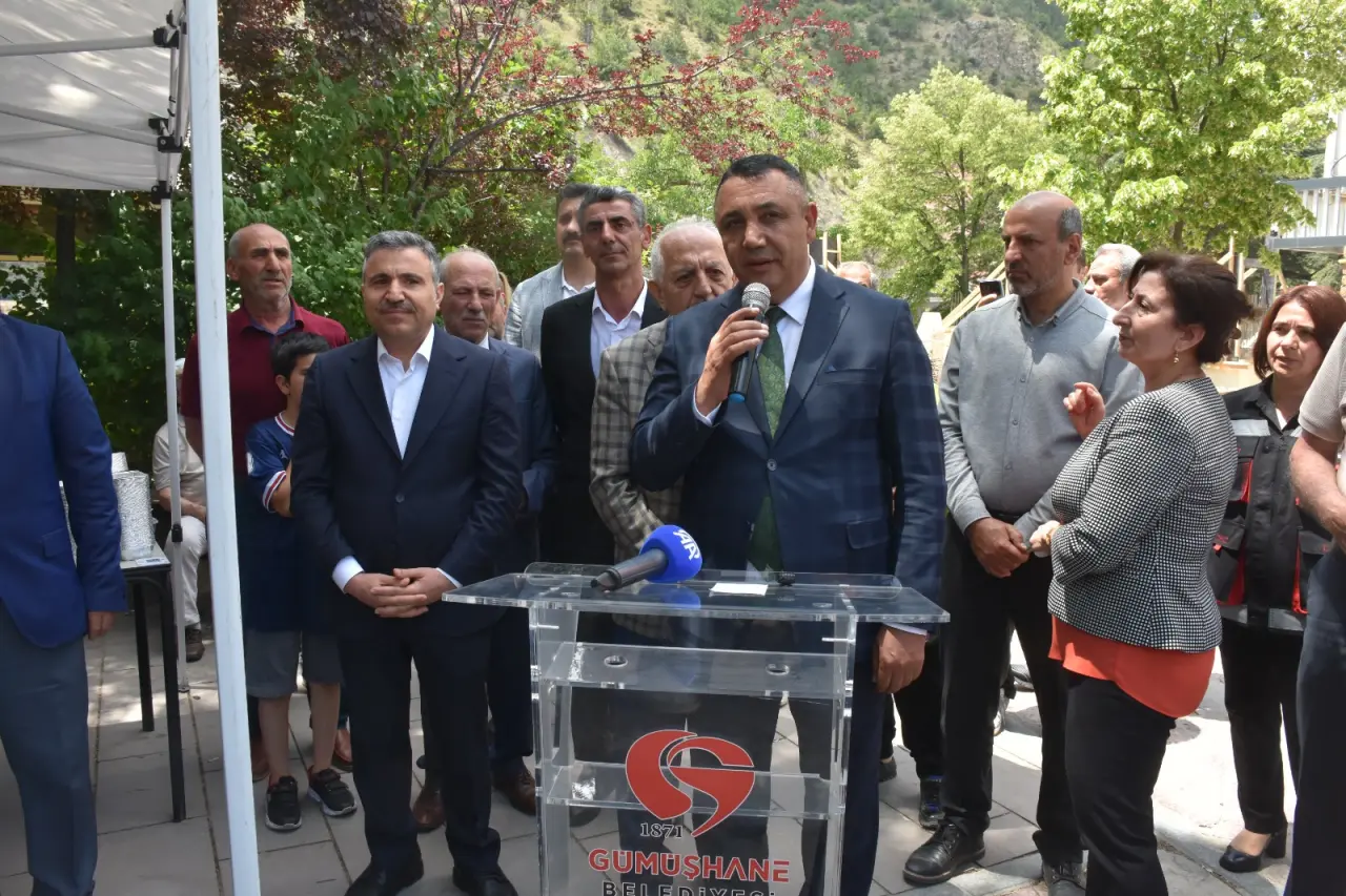 Gümüşhane'de Muharrem Ayı Bereketi: Fatih Parkı'nda Bin Kişilik Aşure İkramı 4