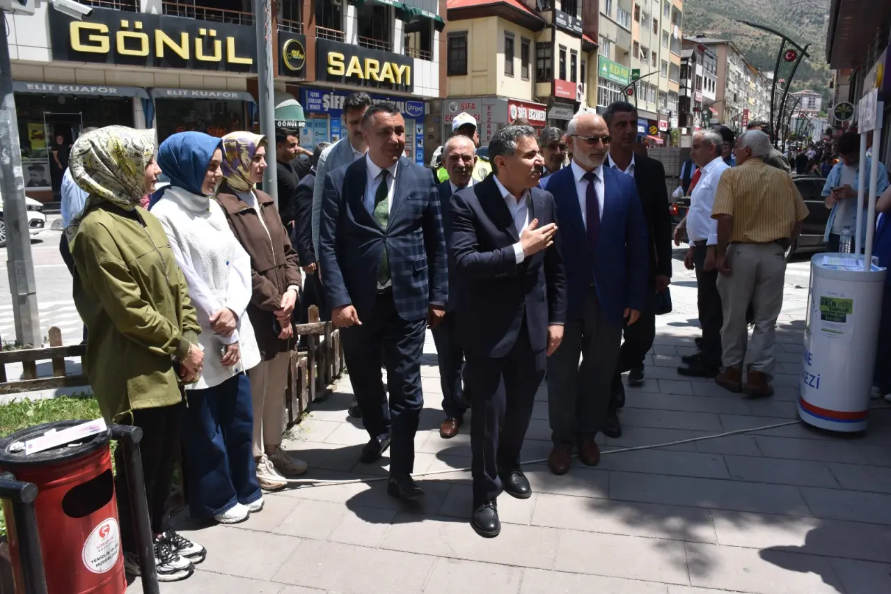 Gümüşhane'de Muharrem Ayı Bereketi: Fatih Parkı'nda Bin Kişilik Aşure İkramı 2