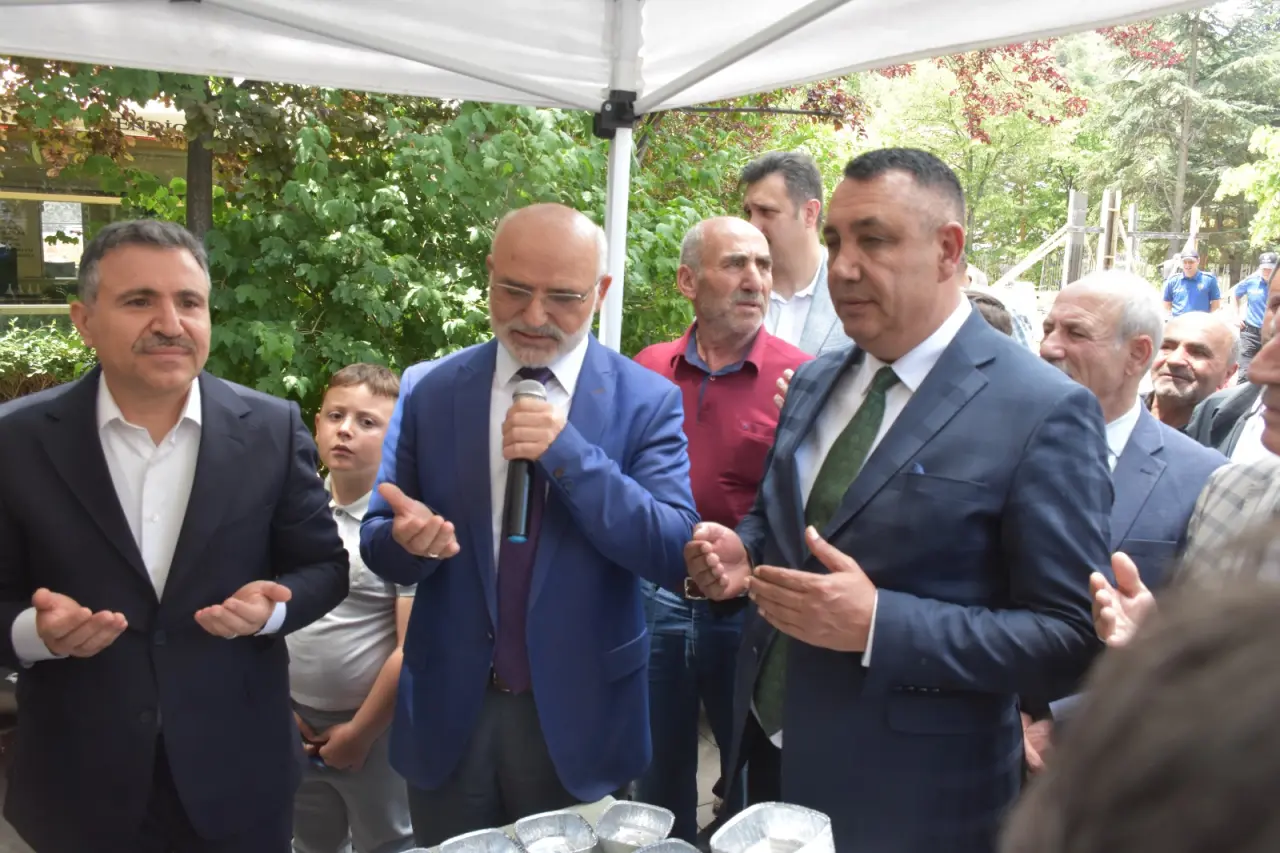 Gümüşhane'de Muharrem Ayı Bereketi: Fatih Parkı'nda Bin Kişilik Aşure İkramı 5
