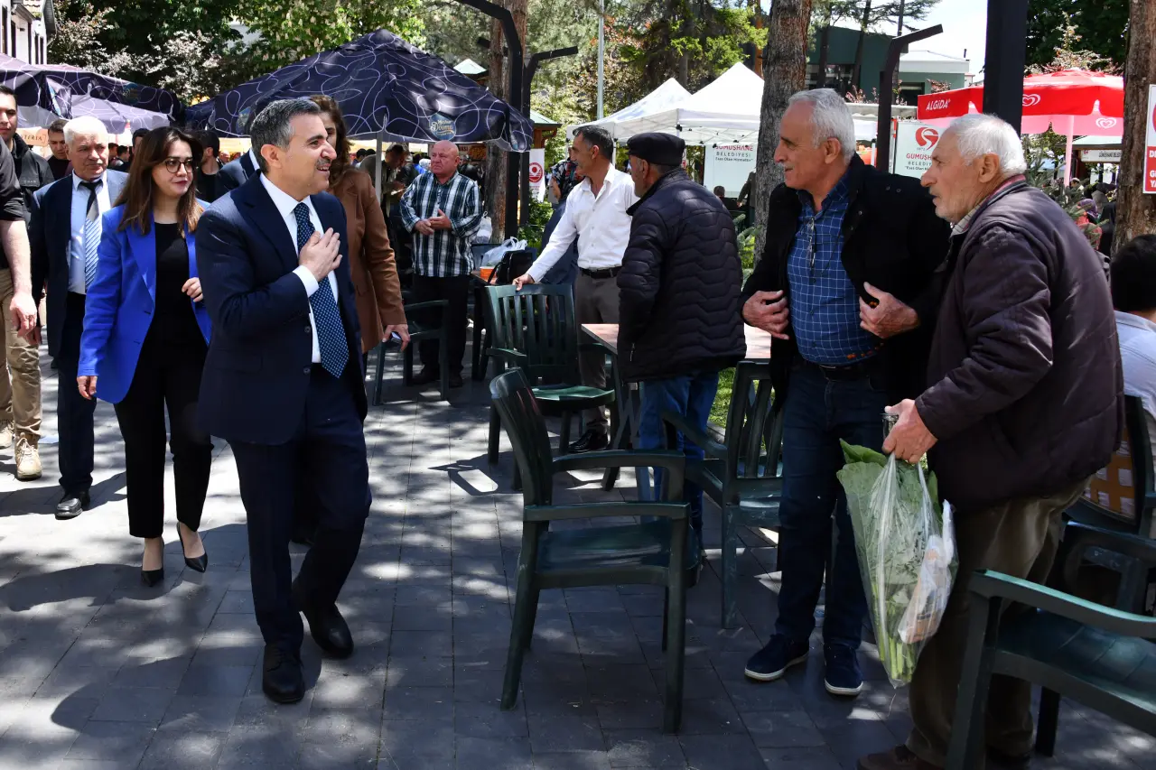 Atatürk Parkı'nda Renkli Görüntüler: Asırlık Lezzetler Gümüşhane'de Görücüye Çıktı! 7