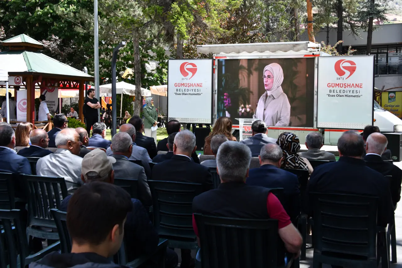Atatürk Parkı'nda Renkli Görüntüler: Asırlık Lezzetler Gümüşhane'de Görücüye Çıktı! 9