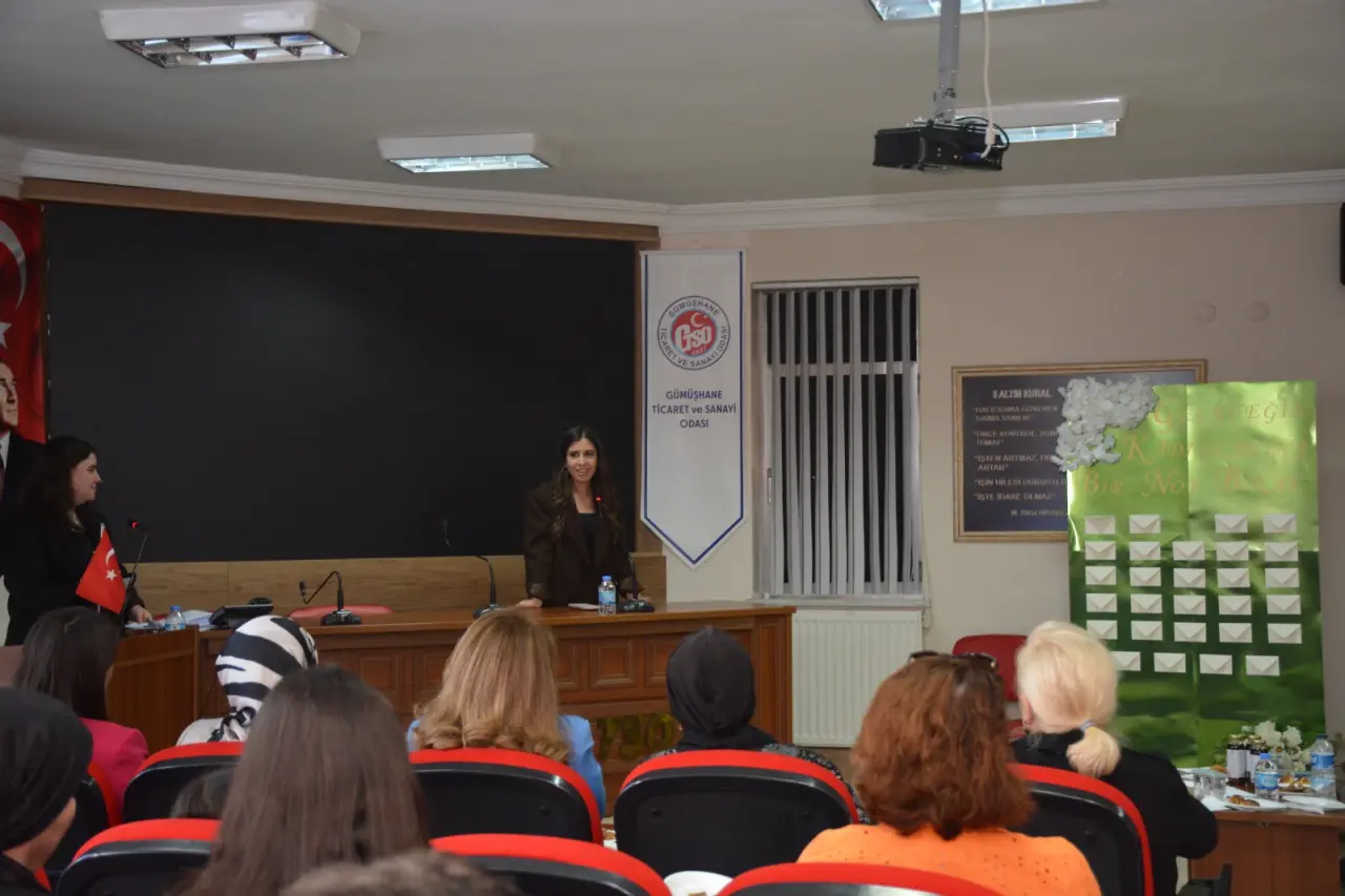 Gümüşhane'de "Zirvede Kadın Var" Paneli Geniş Katılımla Gerçekleştirildi 28