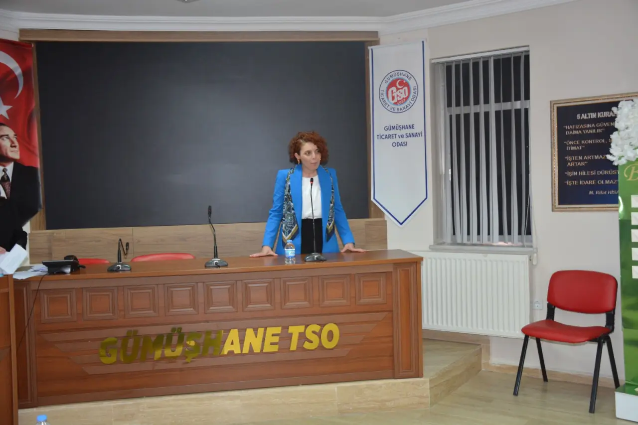 Gümüşhane'de "Zirvede Kadın Var" Paneli Geniş Katılımla Gerçekleştirildi 5