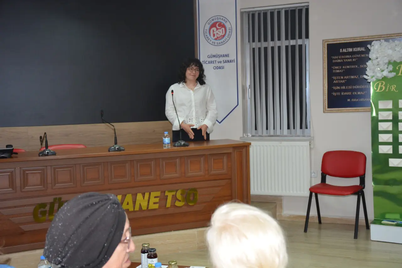 Gümüşhane'de "Zirvede Kadın Var" Paneli Geniş Katılımla Gerçekleştirildi 7
