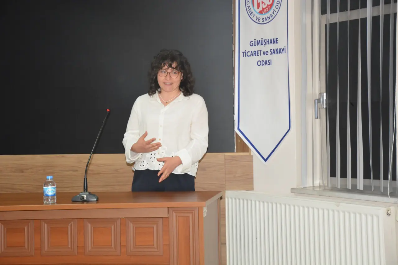 Gümüşhane'de "Zirvede Kadın Var" Paneli Geniş Katılımla Gerçekleştirildi 11