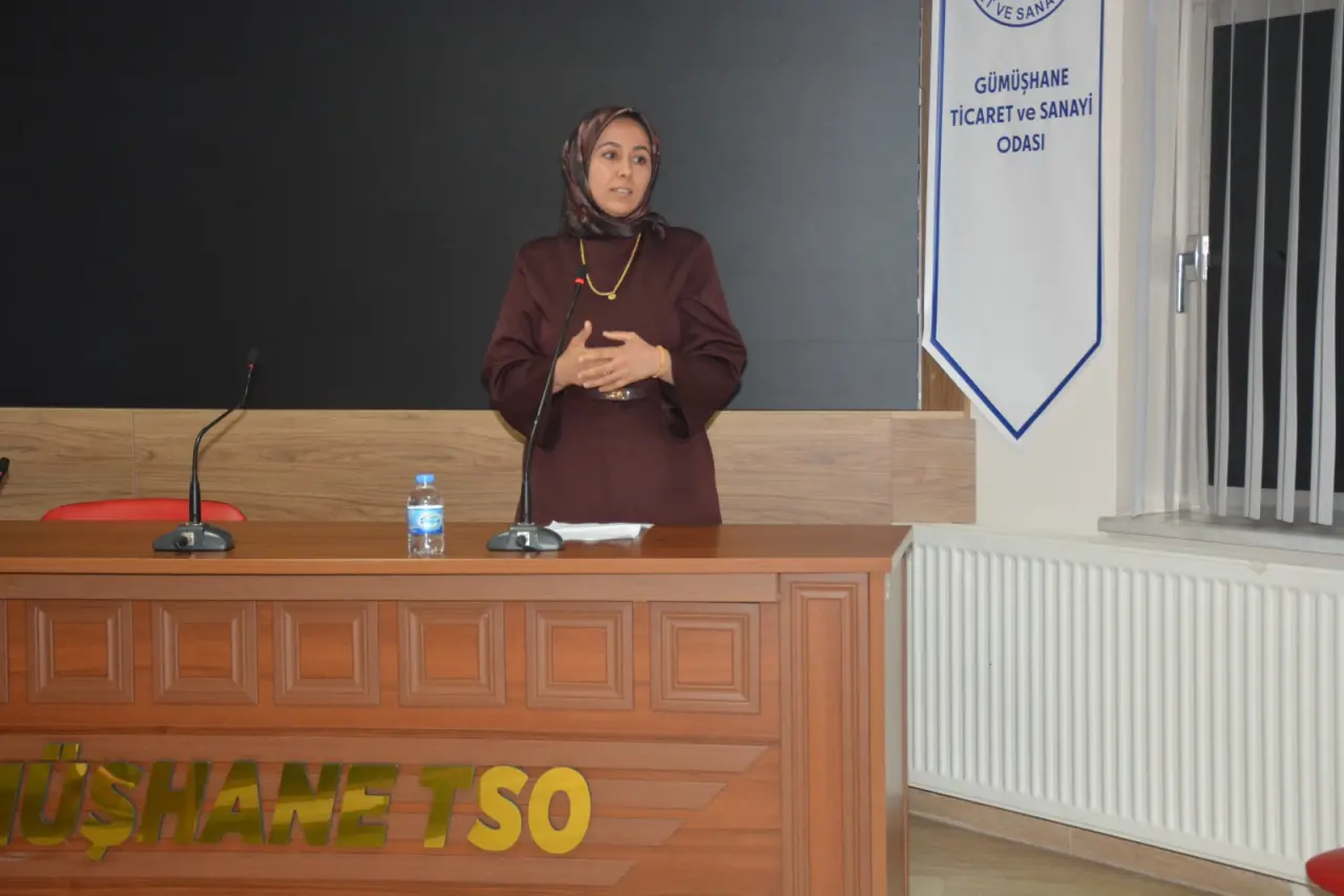 Gümüşhane'de "Zirvede Kadın Var" Paneli Geniş Katılımla Gerçekleştirildi 14