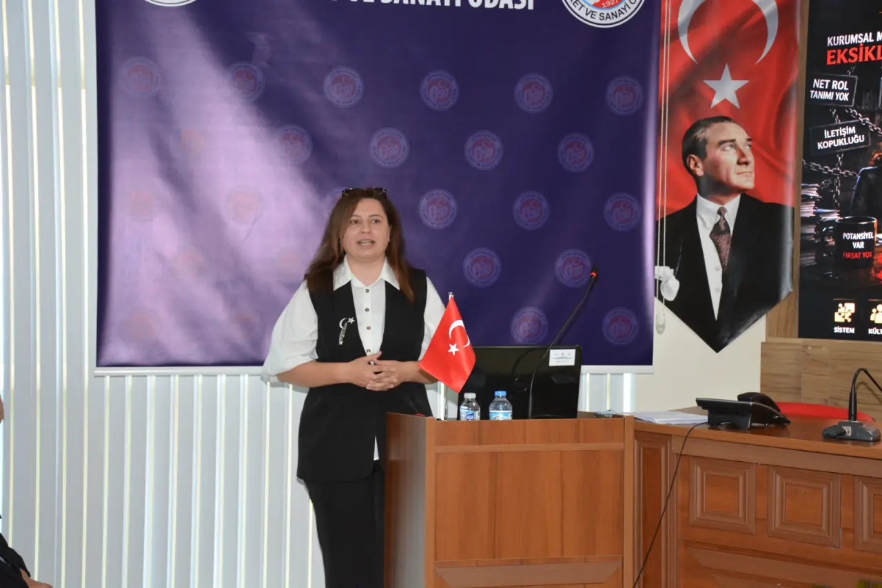 Gümüşhane'de "Zirvede Kadın Var" Paneli Geniş Katılımla Gerçekleştirildi 12
