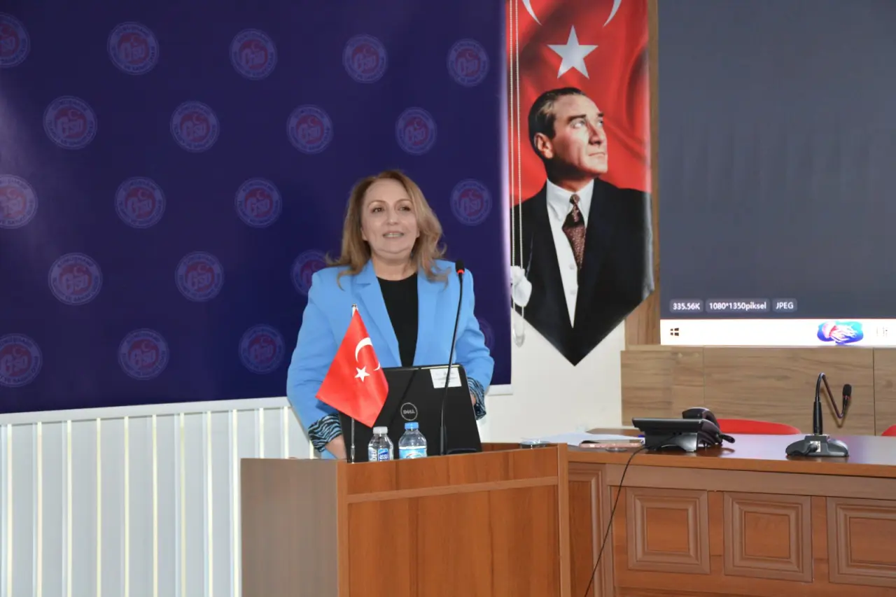 Gümüşhane'de "Zirvede Kadın Var" Paneli Geniş Katılımla Gerçekleştirildi 24
