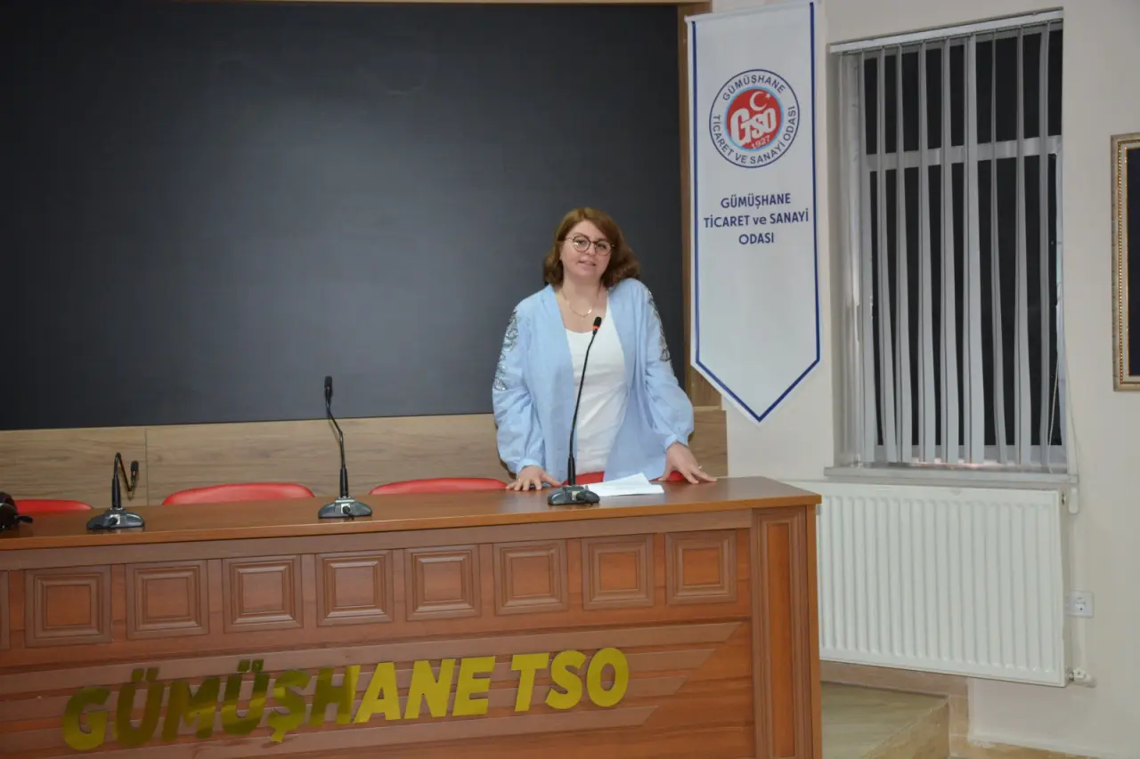 Gümüşhane'de "Zirvede Kadın Var" Paneli Geniş Katılımla Gerçekleştirildi 4