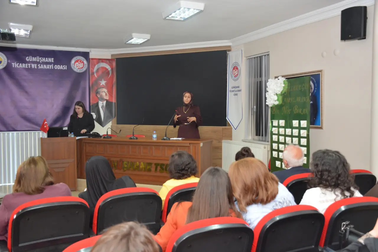 Gümüşhane'de "Zirvede Kadın Var" Paneli Geniş Katılımla Gerçekleştirildi 18