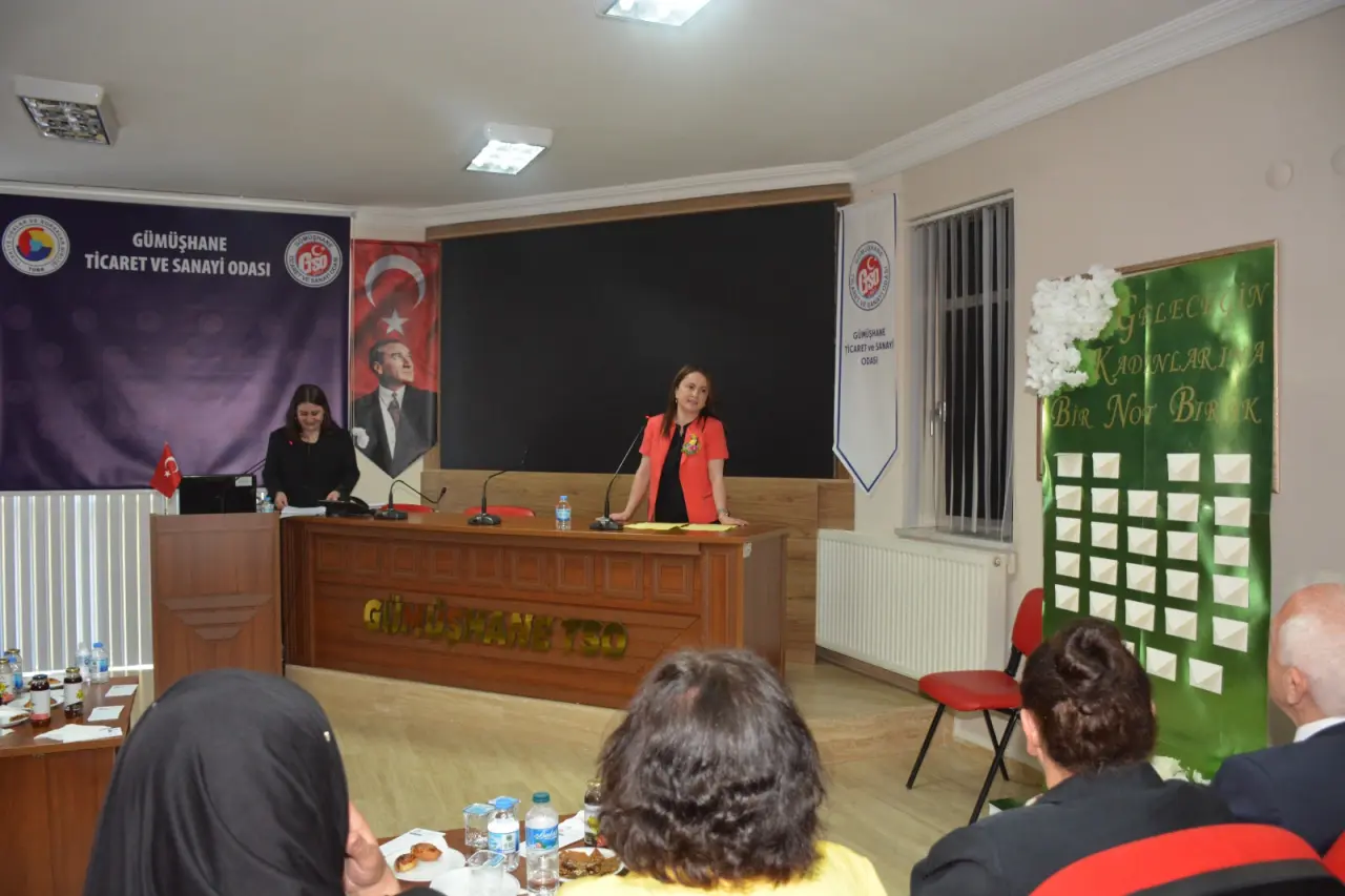 Gümüşhane'de "Zirvede Kadın Var" Paneli Geniş Katılımla Gerçekleştirildi 6
