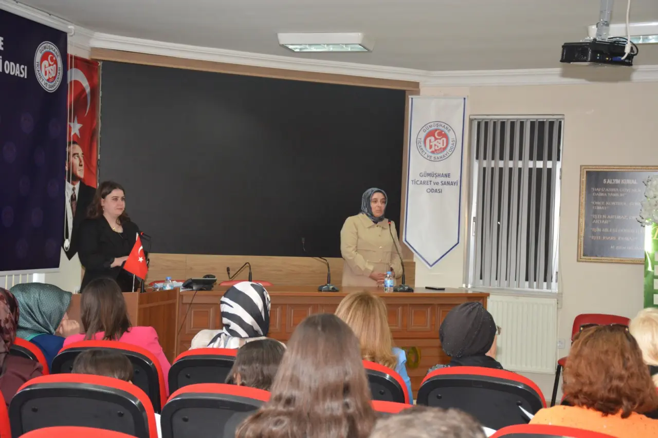 Gümüşhane'de "Zirvede Kadın Var" Paneli Geniş Katılımla Gerçekleştirildi 9