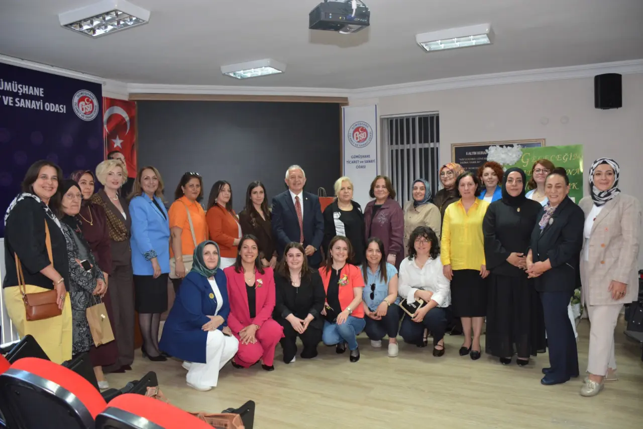 Gümüşhane'de "Zirvede Kadın Var" Paneli Geniş Katılımla Gerçekleştirildi 2