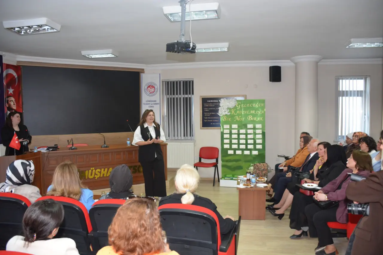 Gümüşhane'de "Zirvede Kadın Var" Paneli Geniş Katılımla Gerçekleştirildi 13
