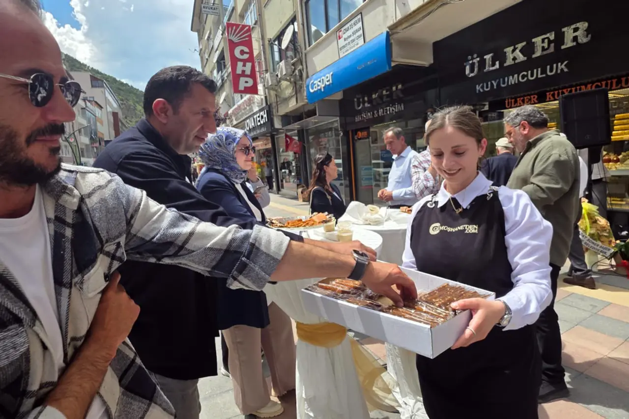 Gümüşhaneden.com mağazası Atatürk Caddesi'nde törenle açıldı 6
