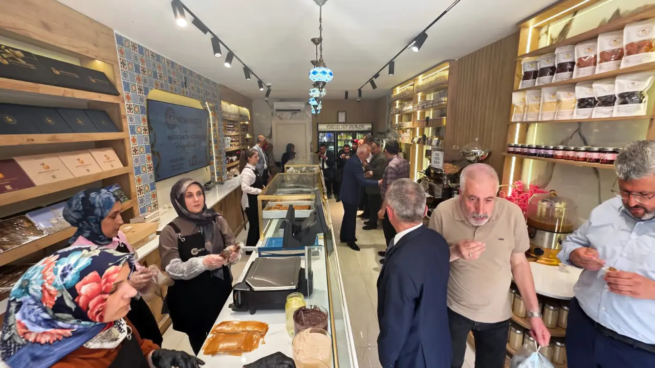 Gümüşhaneden.com mağazası Atatürk Caddesi'nde törenle açıldı 7