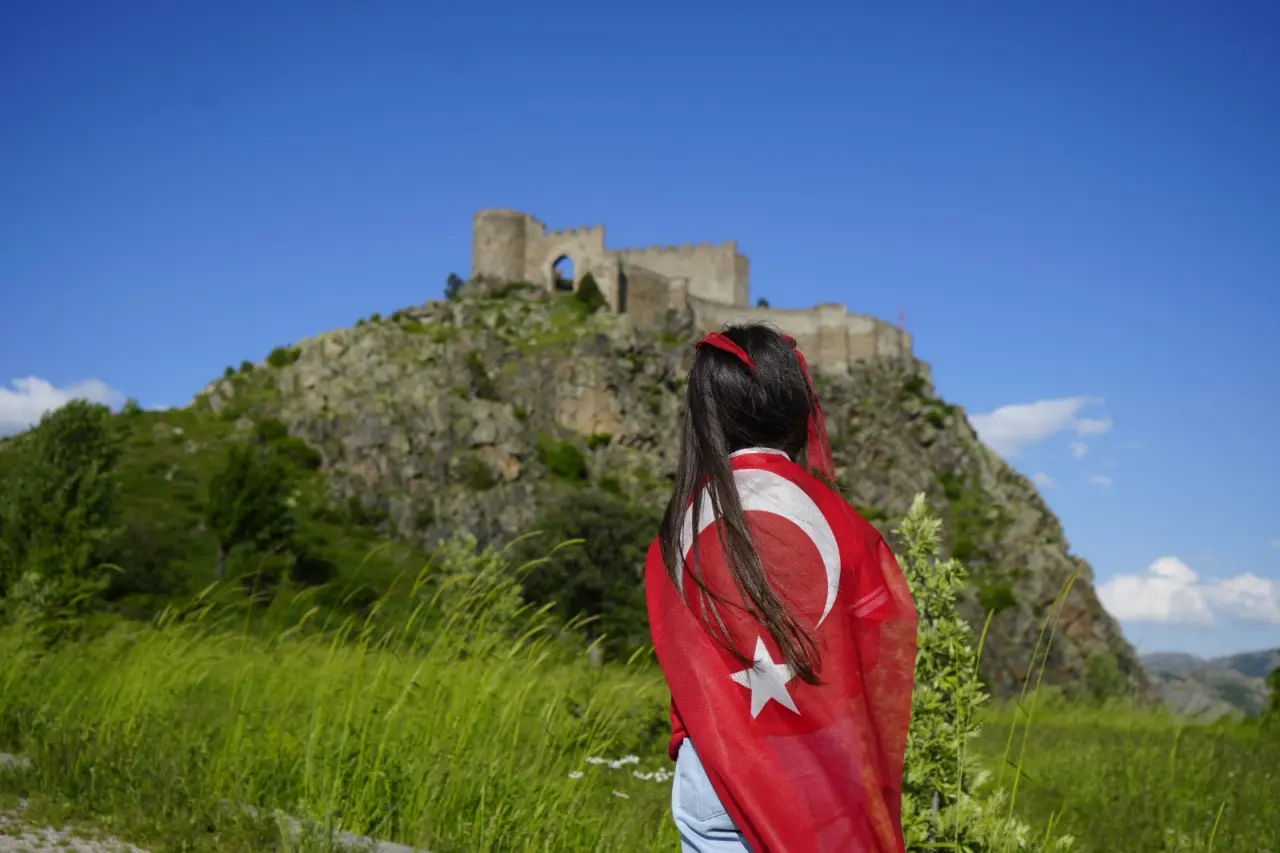 Gümüşhaneli Dağcılardan Tarihi Kov Kalesi'nde A Milli Takım'a Bayraklı Destek 5