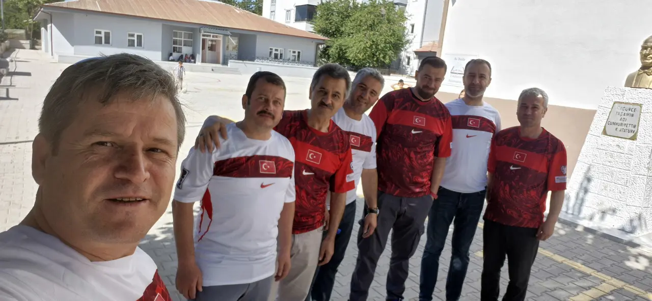 Kelkit Türk Eğitim-Sen’den öğretmen babalara ve baba adaylarına ay-yıldızlı babalar günü hediyesi 7