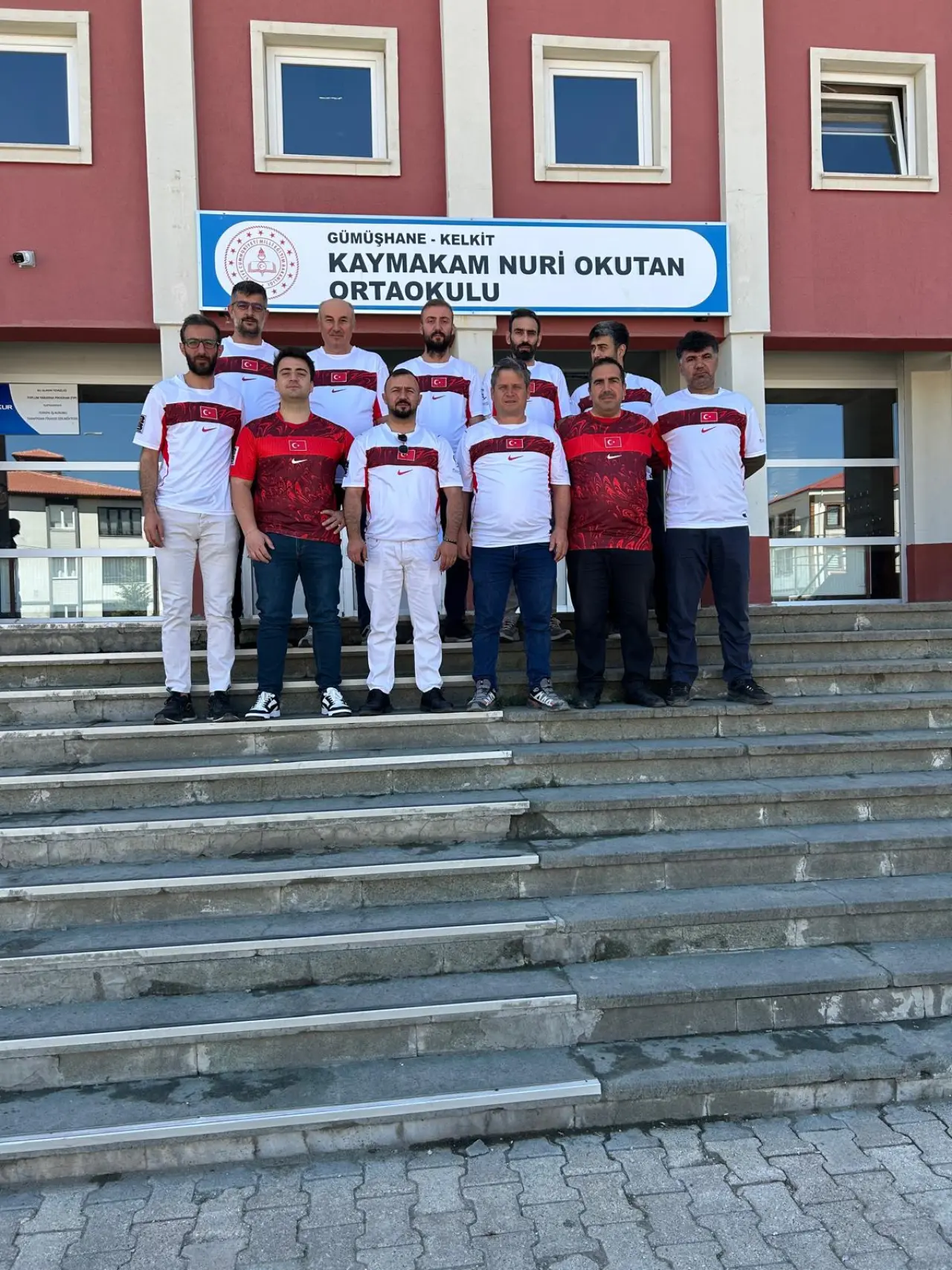 Kelkit Türk Eğitim-Sen’den öğretmen babalara ve baba adaylarına ay-yıldızlı babalar günü hediyesi 11