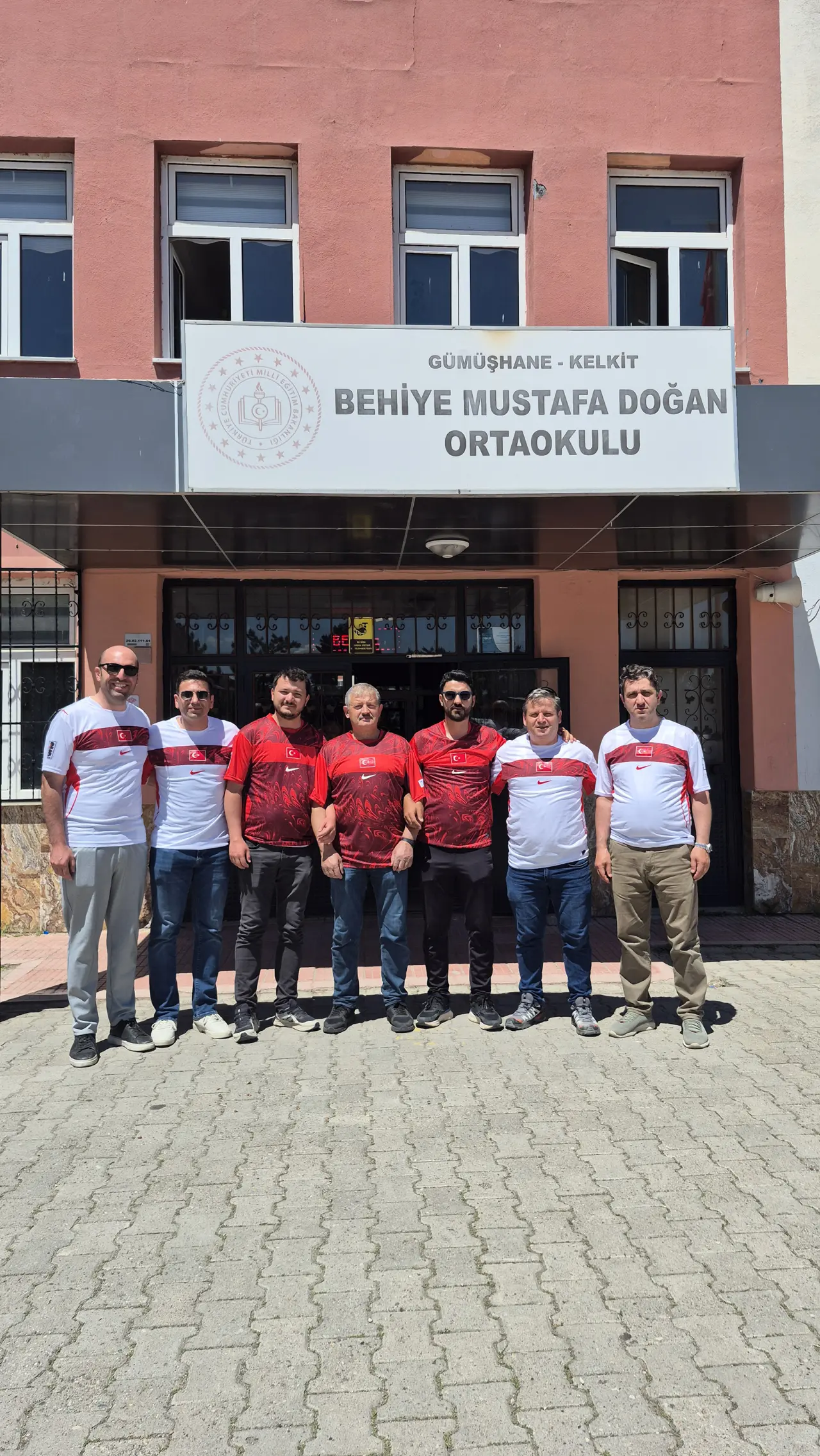 Kelkit Türk Eğitim-Sen’den öğretmen babalara ve baba adaylarına ay-yıldızlı babalar günü hediyesi 8