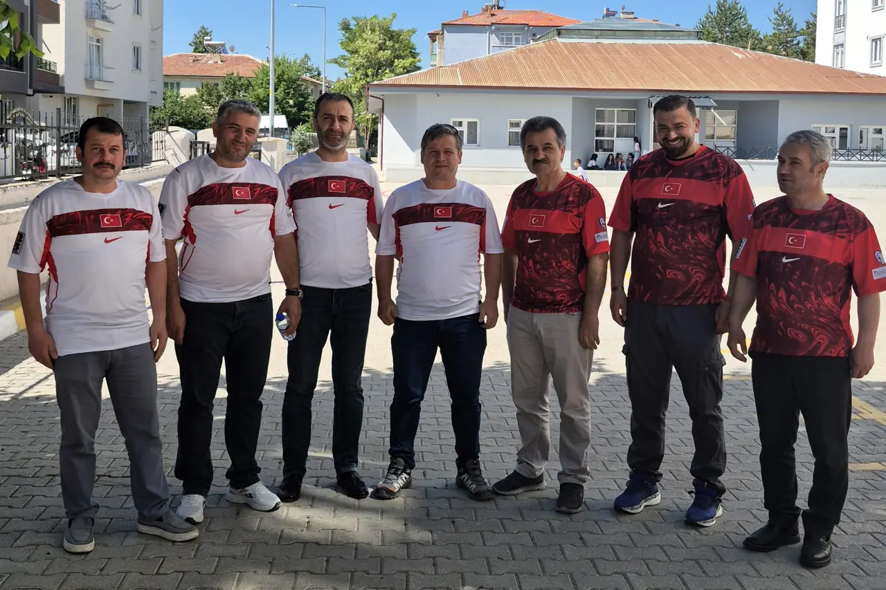 Kelkit Türk Eğitim-Sen’den öğretmen babalara ve baba adaylarına ay-yıldızlı babalar günü hediyesi 6