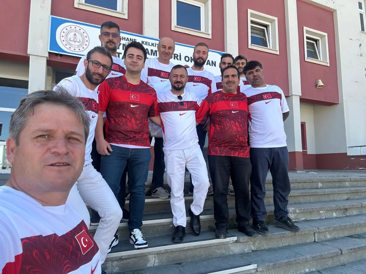 Kelkit Türk Eğitim-Sen’den öğretmen babalara ve baba adaylarına ay-yıldızlı babalar günü hediyesi 10