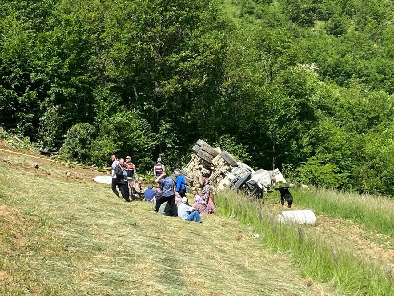 Kürtün'de beton mikseri 150 metrelik yamaçtan yuvarlandı: 2 ölü, 1 yaralı 1