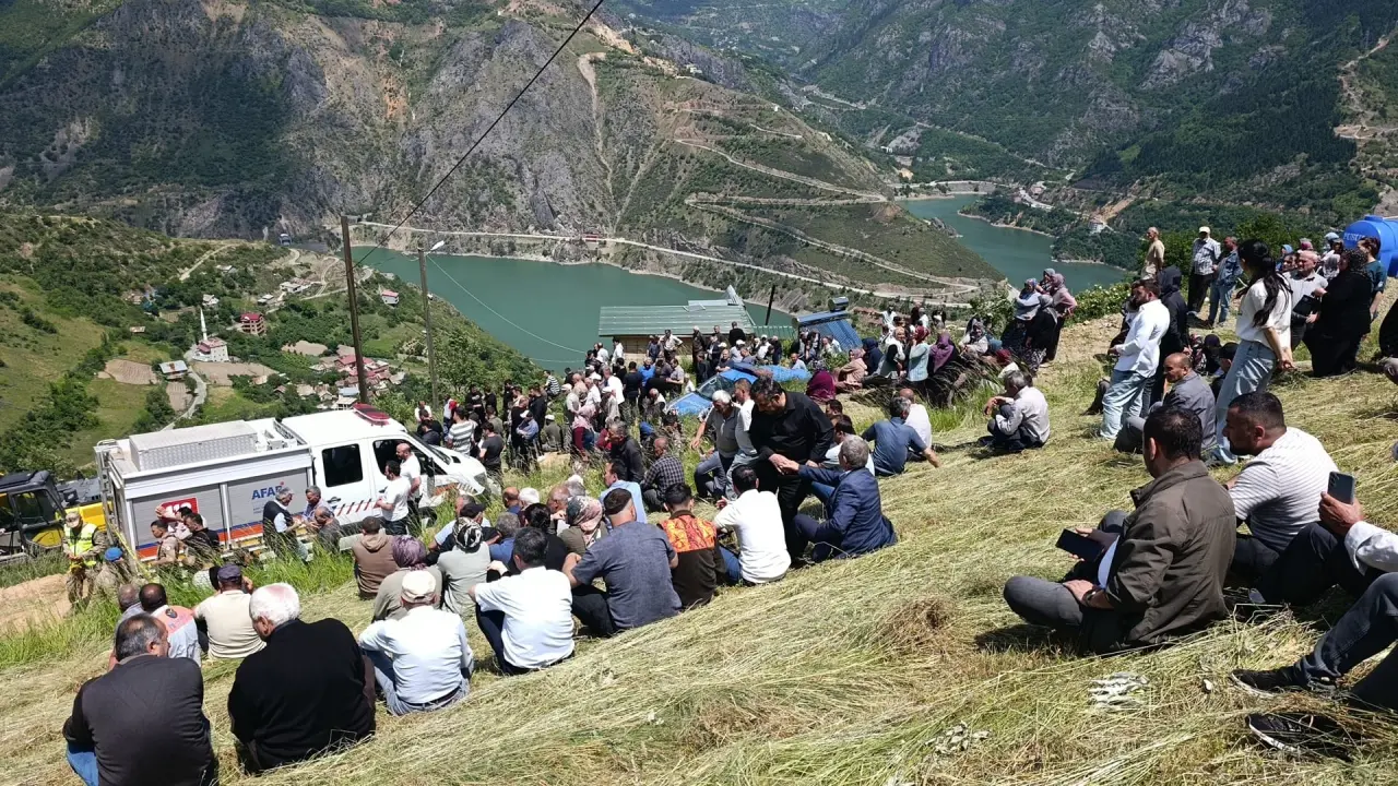 Kürtün'de beton mikseri 150 metrelik yamaçtan yuvarlandı: 2 ölü, 1 yaralı 5