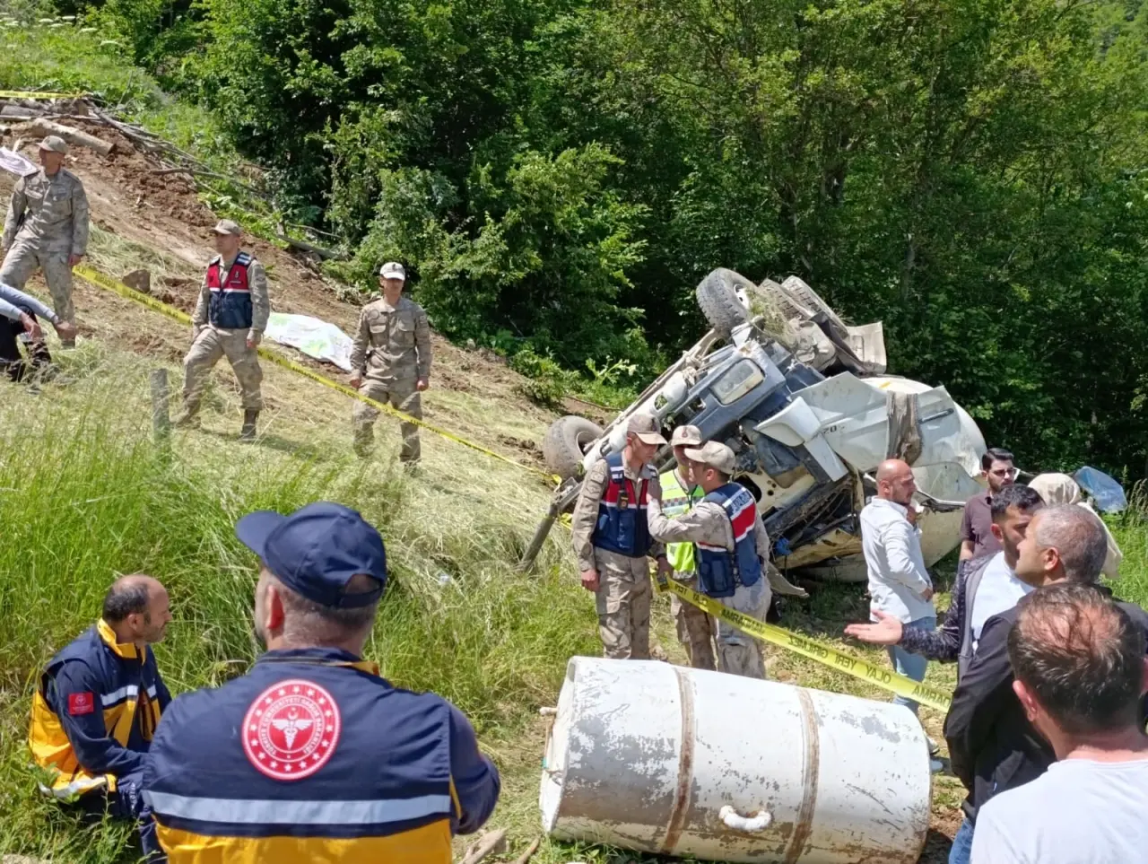 Kürtün'de beton mikseri 150 metrelik yamaçtan yuvarlandı: 2 ölü, 1 yaralı 3
