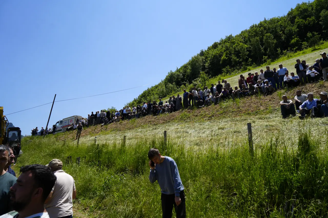 Kürtün'de beton mikseri 150 metrelik yamaçtan yuvarlandı: 2 ölü, 1 yaralı 9