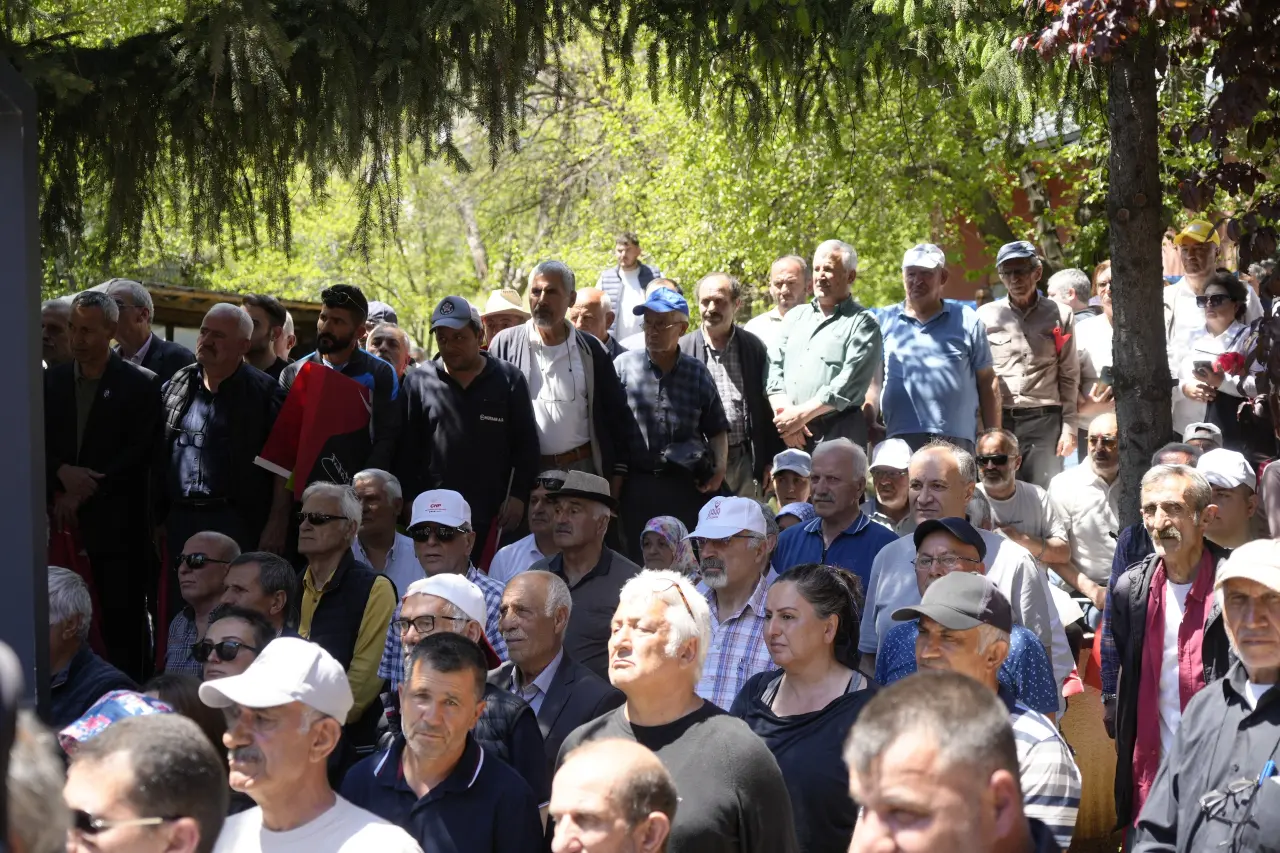 Özgür Özel, Tekke'de Barış Demirkıran için destek istedi 9