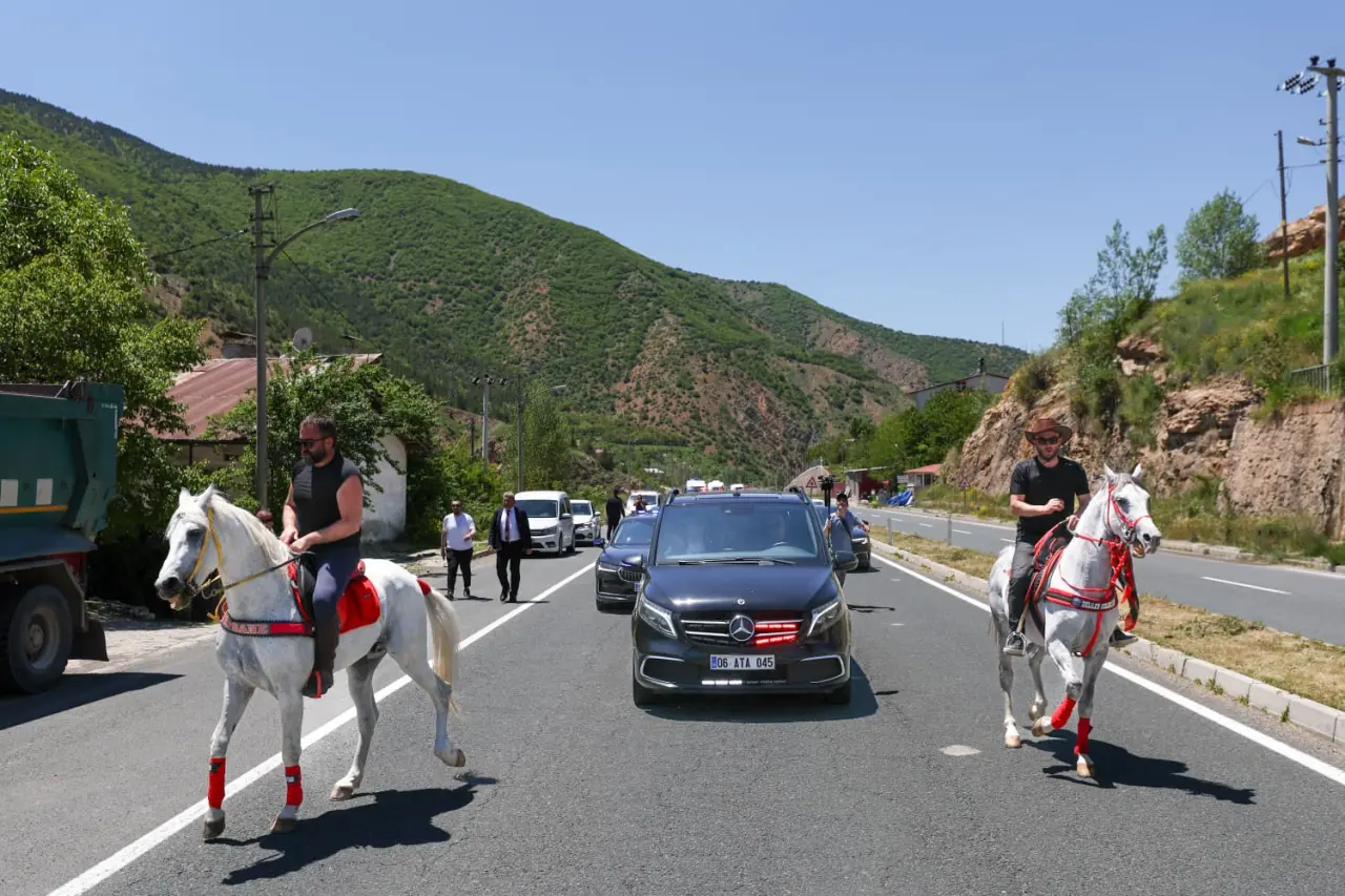 Özgür Özel, Tekke'de Barış Demirkıran için destek istedi 2