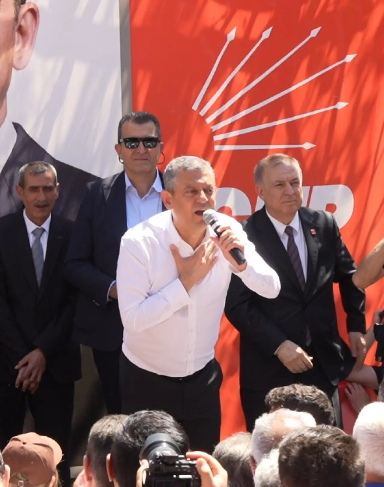 Özgür Özel, Tekke'de Barış Demirkıran için destek istedi 6
