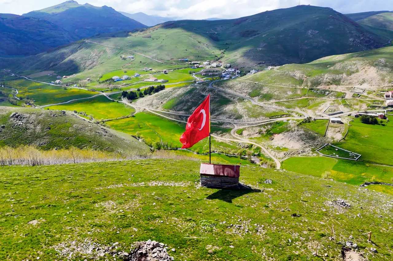 Sadece 20 Gün Sürüyor! Gümüşhane'deki O Vadi Görenleri Kendine Hayran Bırakıyor 23