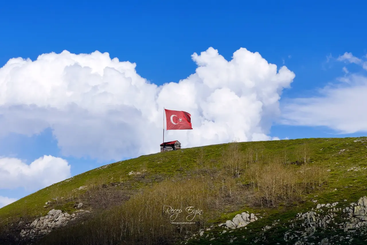 Sadece 20 Gün Sürüyor! Gümüşhane'deki O Vadi Görenleri Kendine Hayran Bırakıyor 22