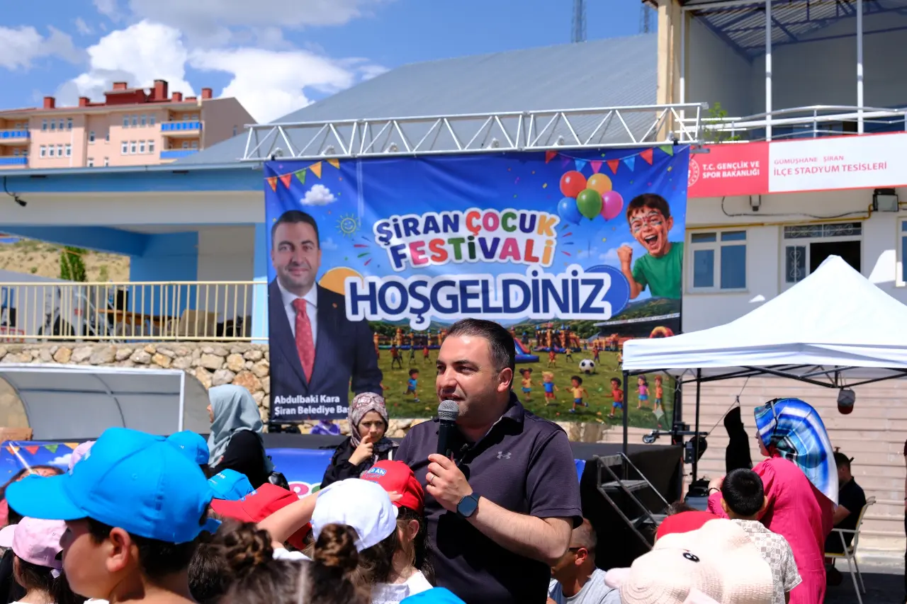 Şiran’da 3. Çocuk Festivali Coşkusu: İlçe Stadı Renkli Görüntülere Sahne Oldu 10