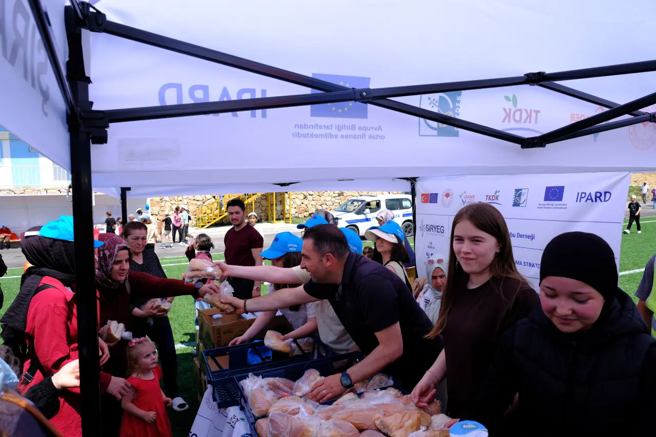 Şiran’da 3. Çocuk Festivali Coşkusu: İlçe Stadı Renkli Görüntülere Sahne Oldu 6