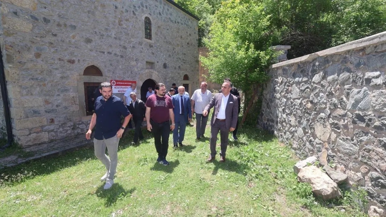 Tarihi Süleymaniye Küçük Camii'nde 105 Yıl Sonra İlk Namaz Kılındı 1