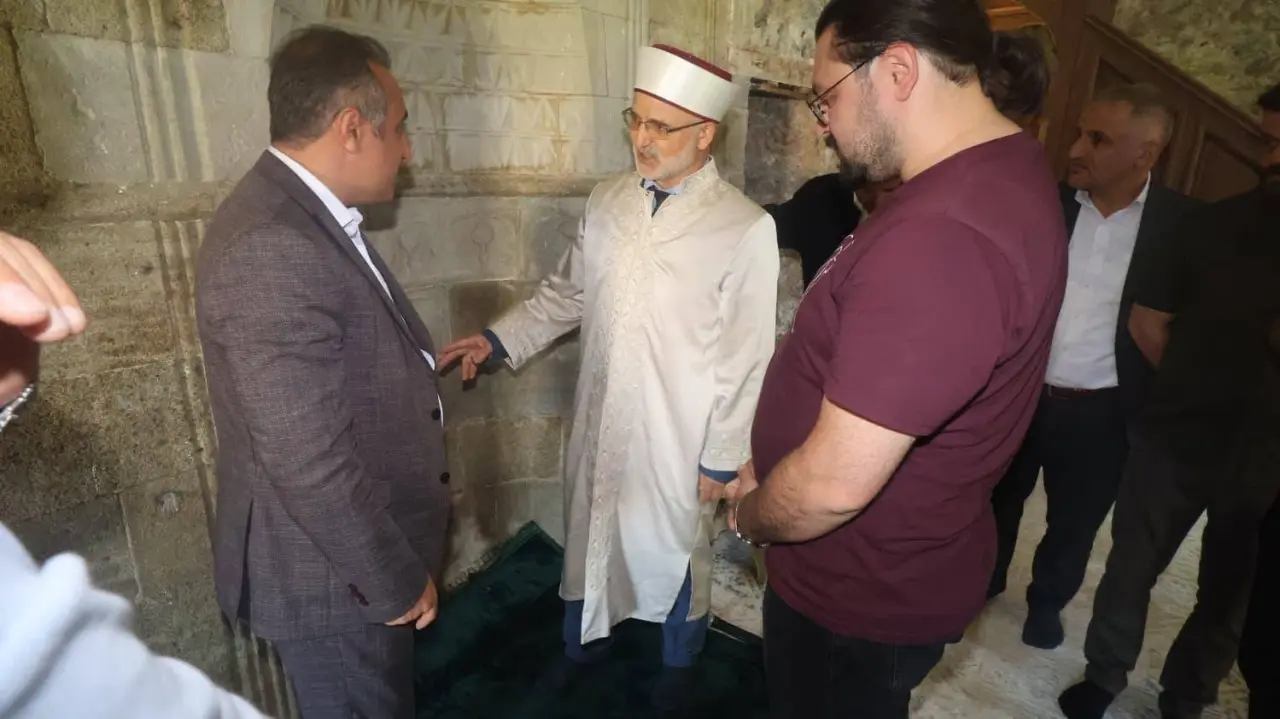 Tarihi Süleymaniye Küçük Camii'nde 105 Yıl Sonra İlk Namaz Kılındı 4