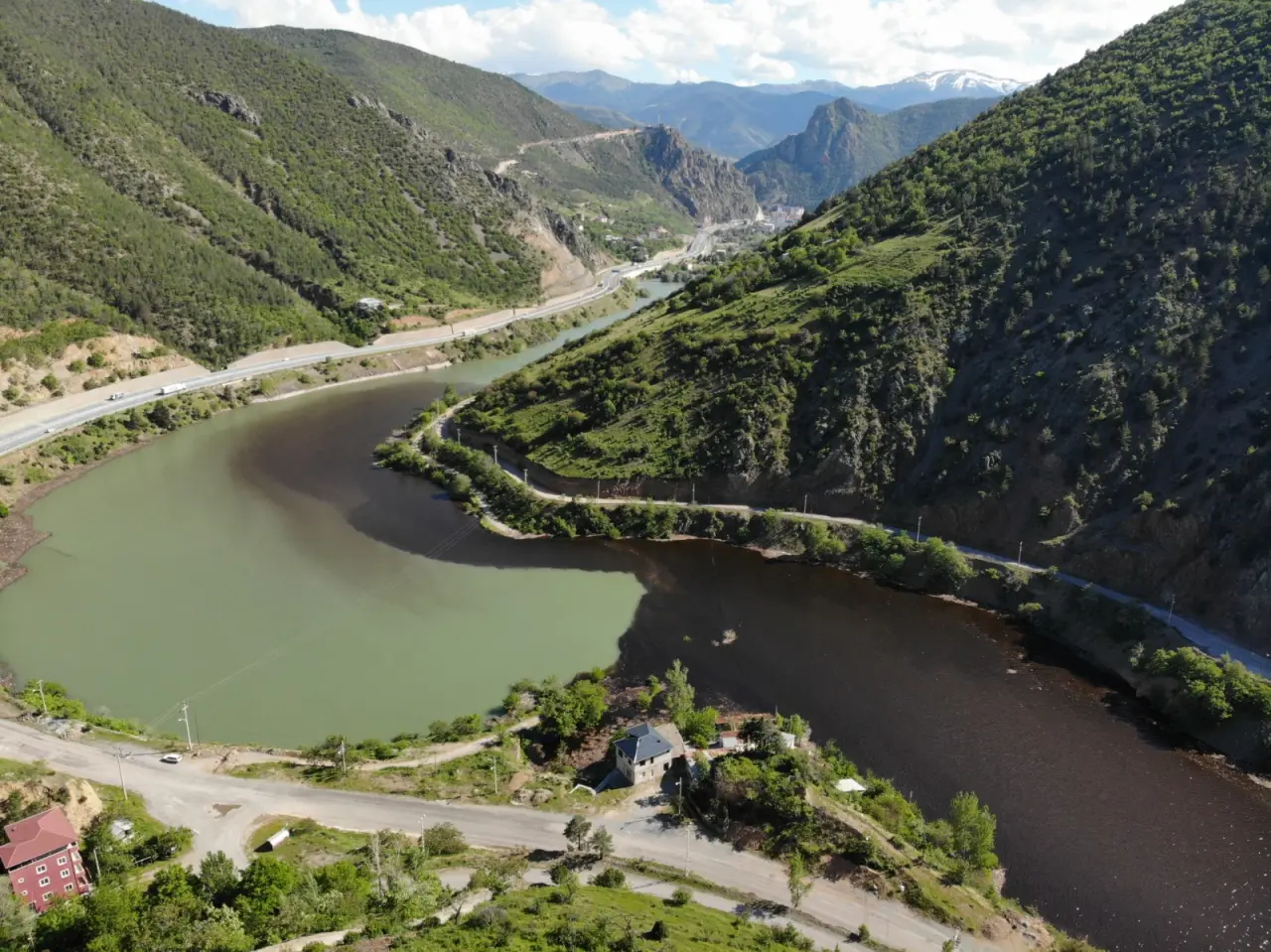 Torul Baraj Gölü Tamamen Renk Değiştirdi! Görenler Gözlerine İnanamadı 5