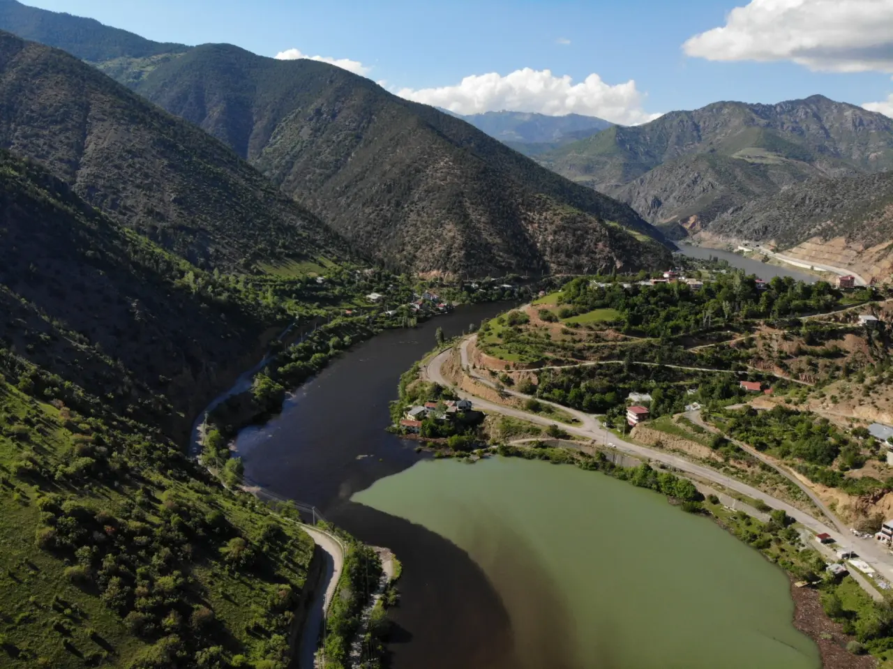 Torul Baraj Gölü Tamamen Renk Değiştirdi! Görenler Gözlerine İnanamadı 3