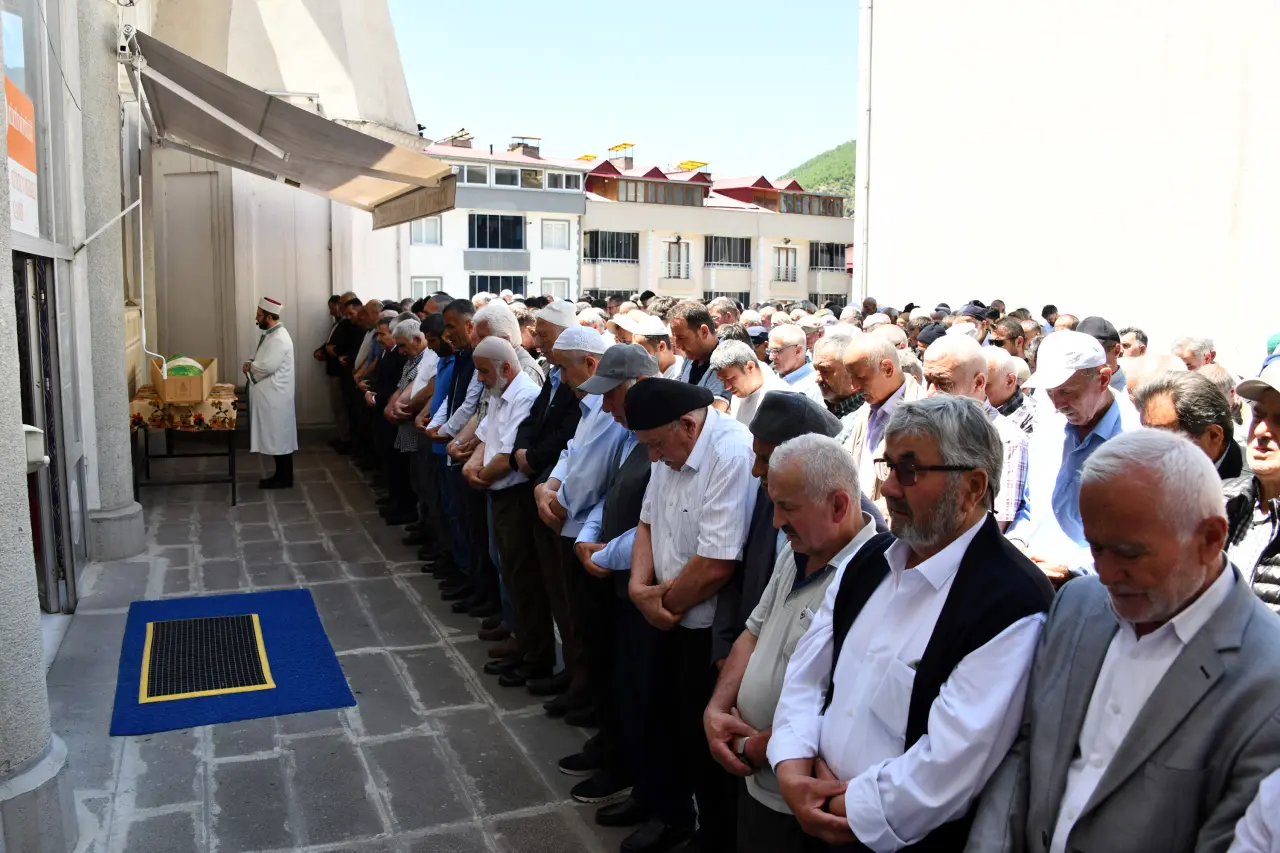 Vali Atay Kürtün’e Çıkarma Yaptı: Şehit Ailesinden Muhtarlara Yoğun Mesai 8