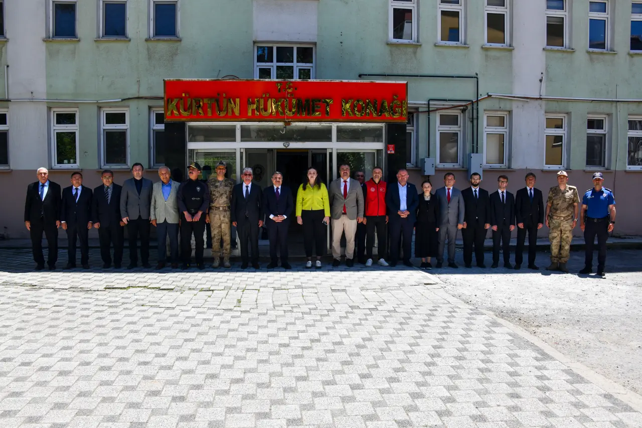 Vali Atay Kürtün’e Çıkarma Yaptı: Şehit Ailesinden Muhtarlara Yoğun Mesai 4