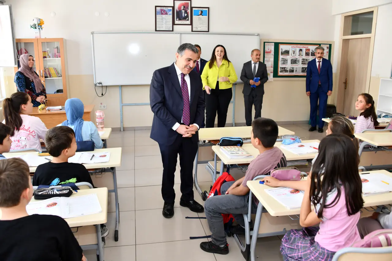 Vali Atay Kürtün’e Çıkarma Yaptı: Şehit Ailesinden Muhtarlara Yoğun Mesai 21