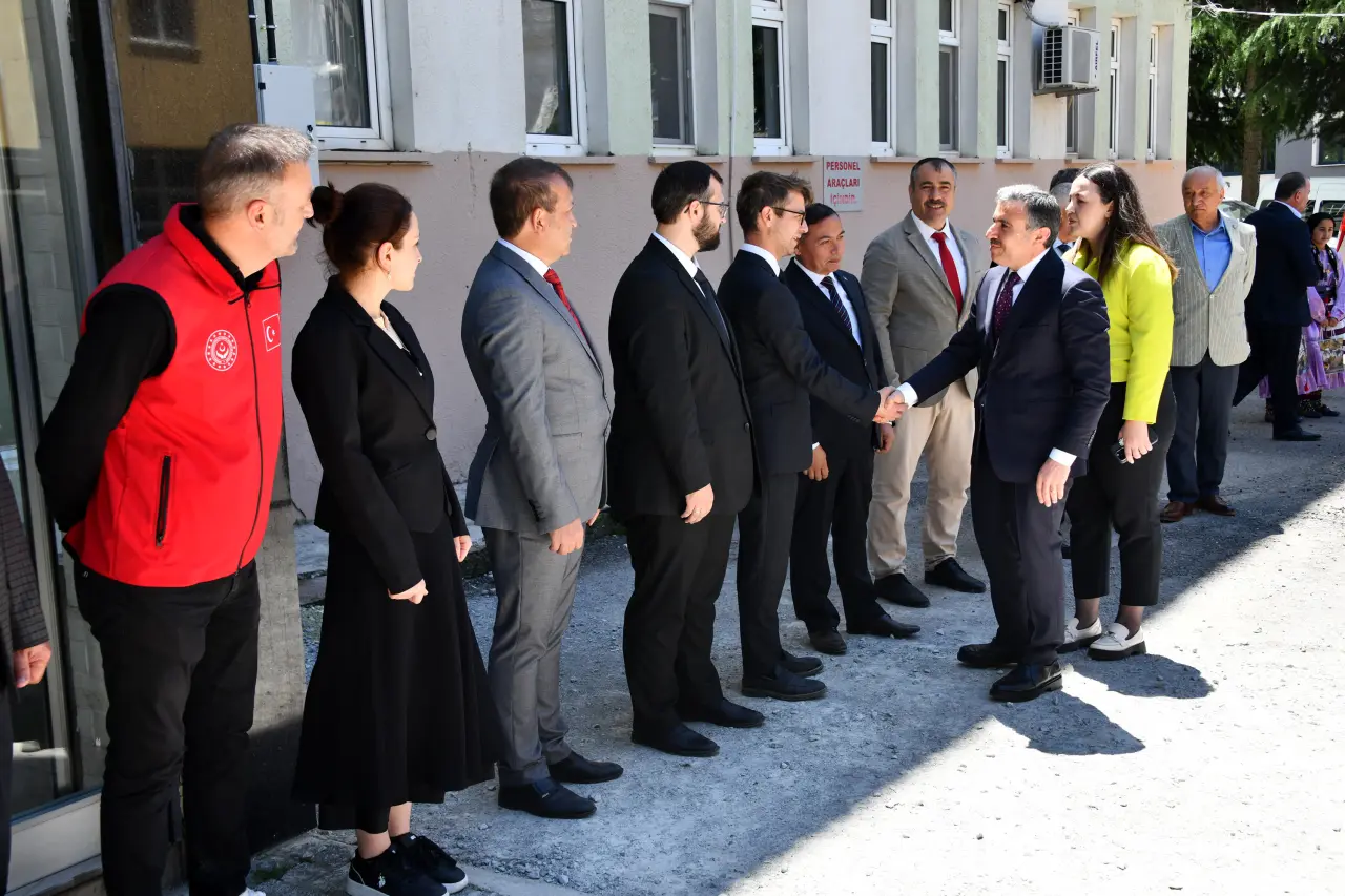 Vali Atay Kürtün’e Çıkarma Yaptı: Şehit Ailesinden Muhtarlara Yoğun Mesai 2